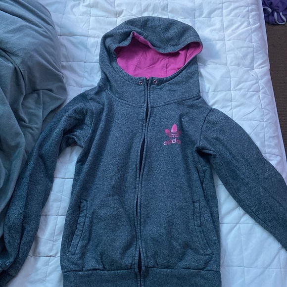 Selling sweaters - Picture 2 of 9